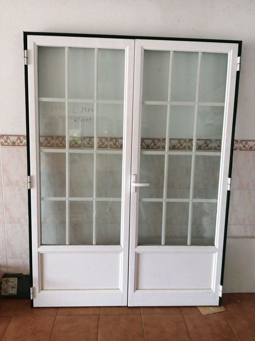 Porta/janela alumínio com vidro duplo muito bom estado