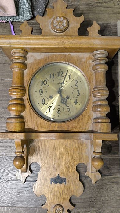 Retro zegar nakręcany z wahadłem