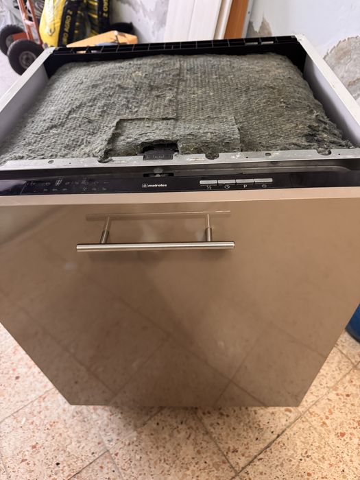 Maquina de lavar loiça Meireles