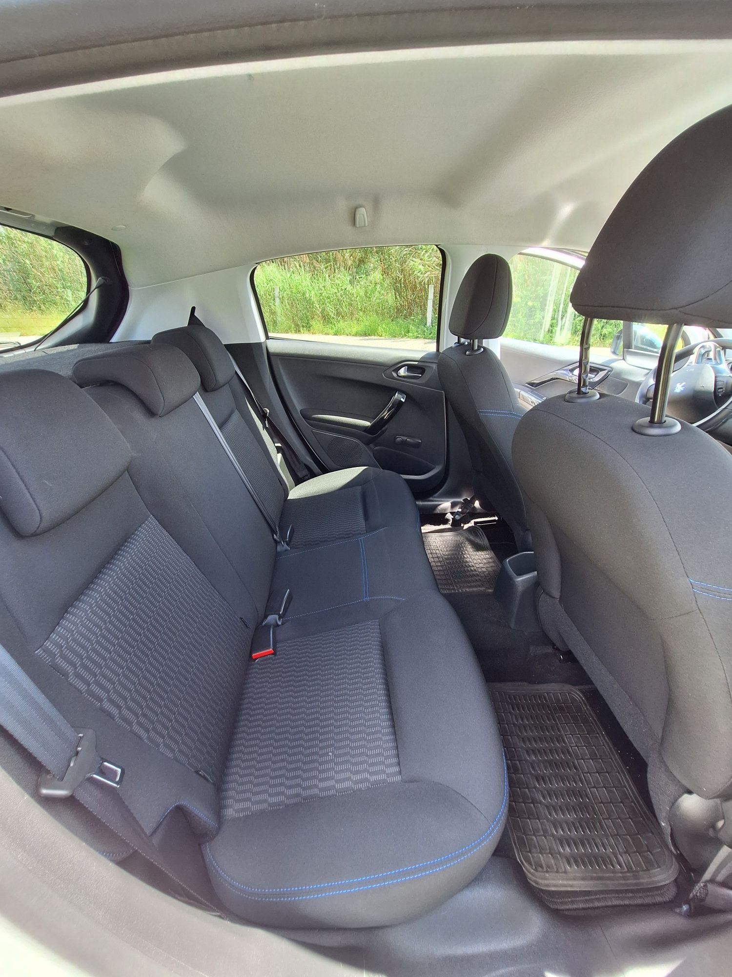 Peugeot 208 1.2 PureTech Signature
