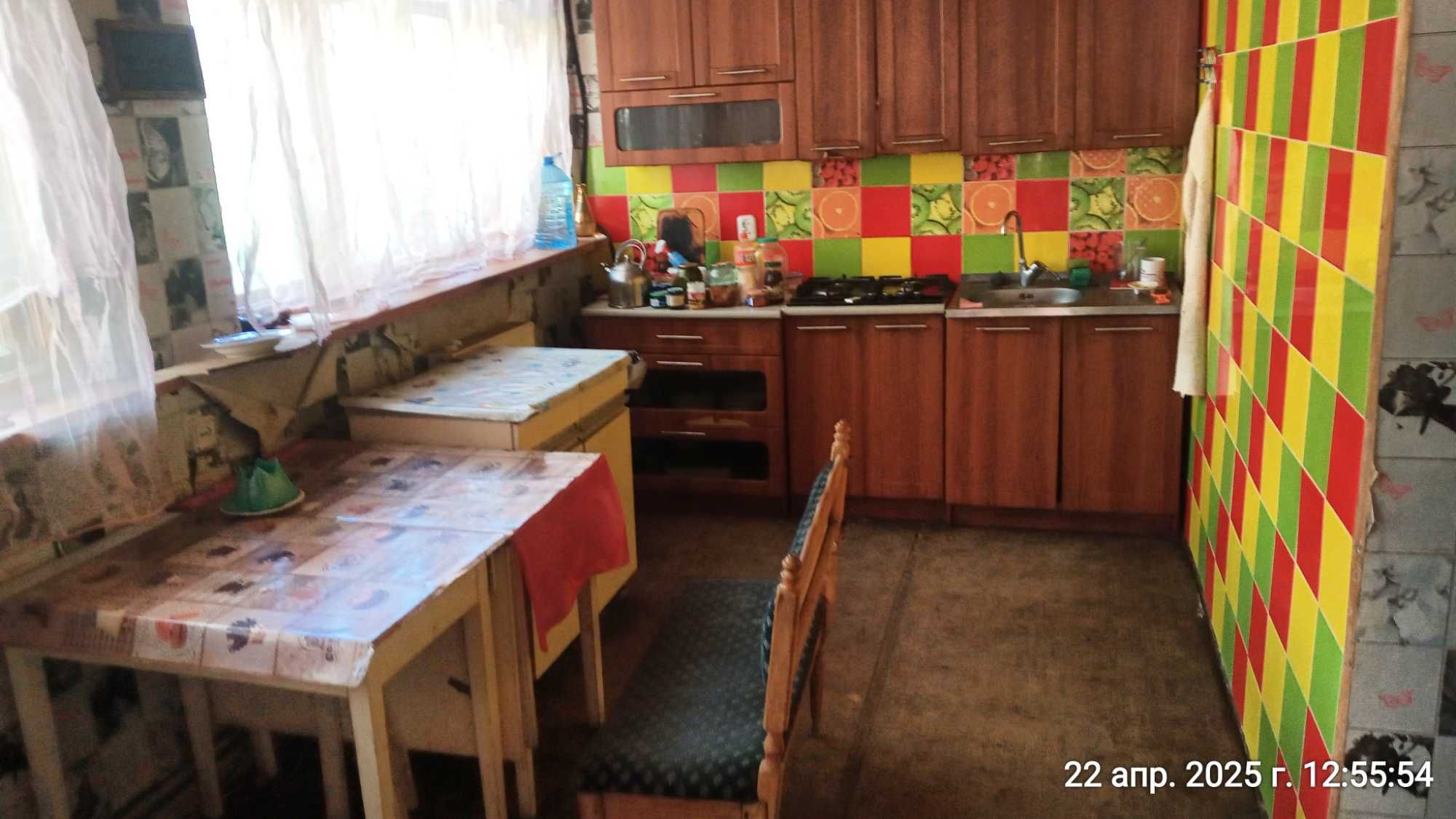 продам дом в ПГТ Высокий с удобствами и всем  продаю сам торг возможен