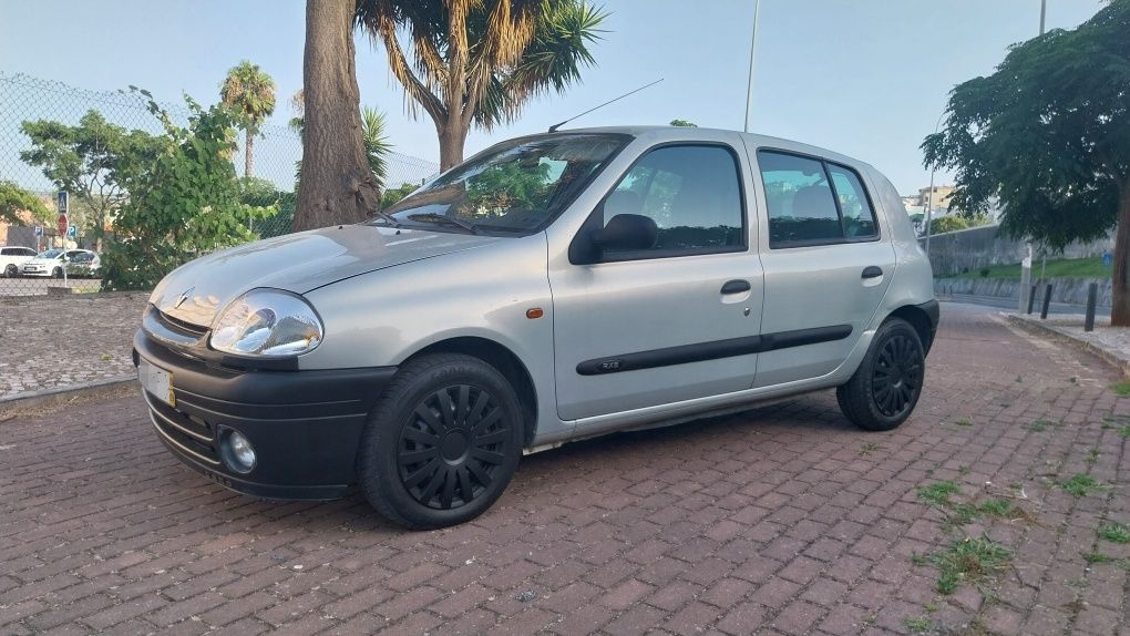 Renault clio 1.2i RXE 5p 2000
