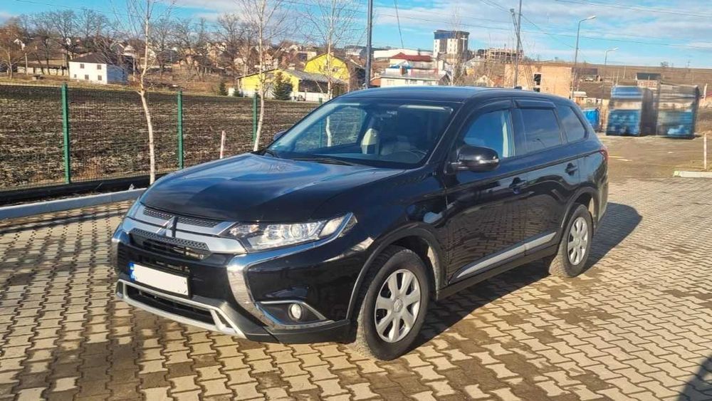 Продам чорний Mitsubishi Outlander - відмінний стан, з салону