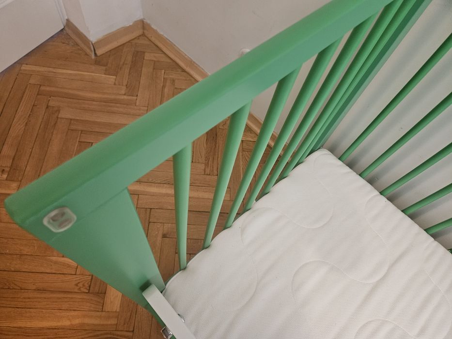 Sprzedam łóżeczko dziecięce 120x60cm z materacem.Nowe.