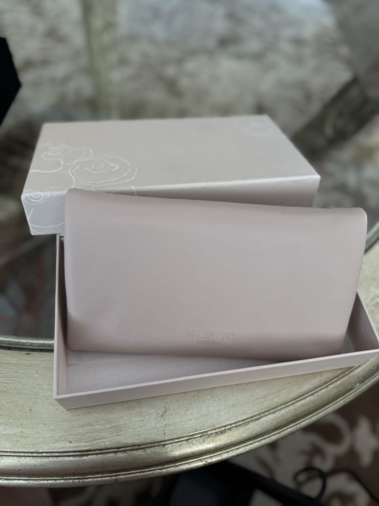 Косметичка клатч Valentino parfums папка для документів Ferragamo