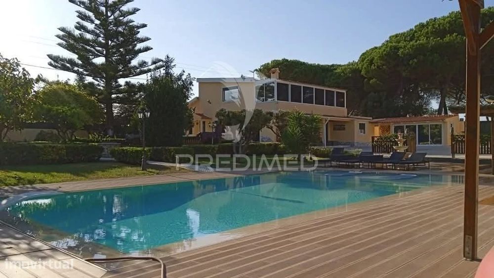 Moradia de luxo com Piscina Aquecida Próximo a Sintra