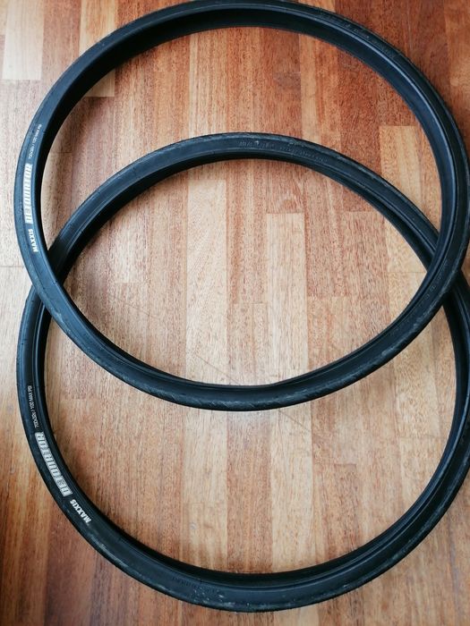 Pneus de estrada Maxxis Detonator 700x32c quase novos