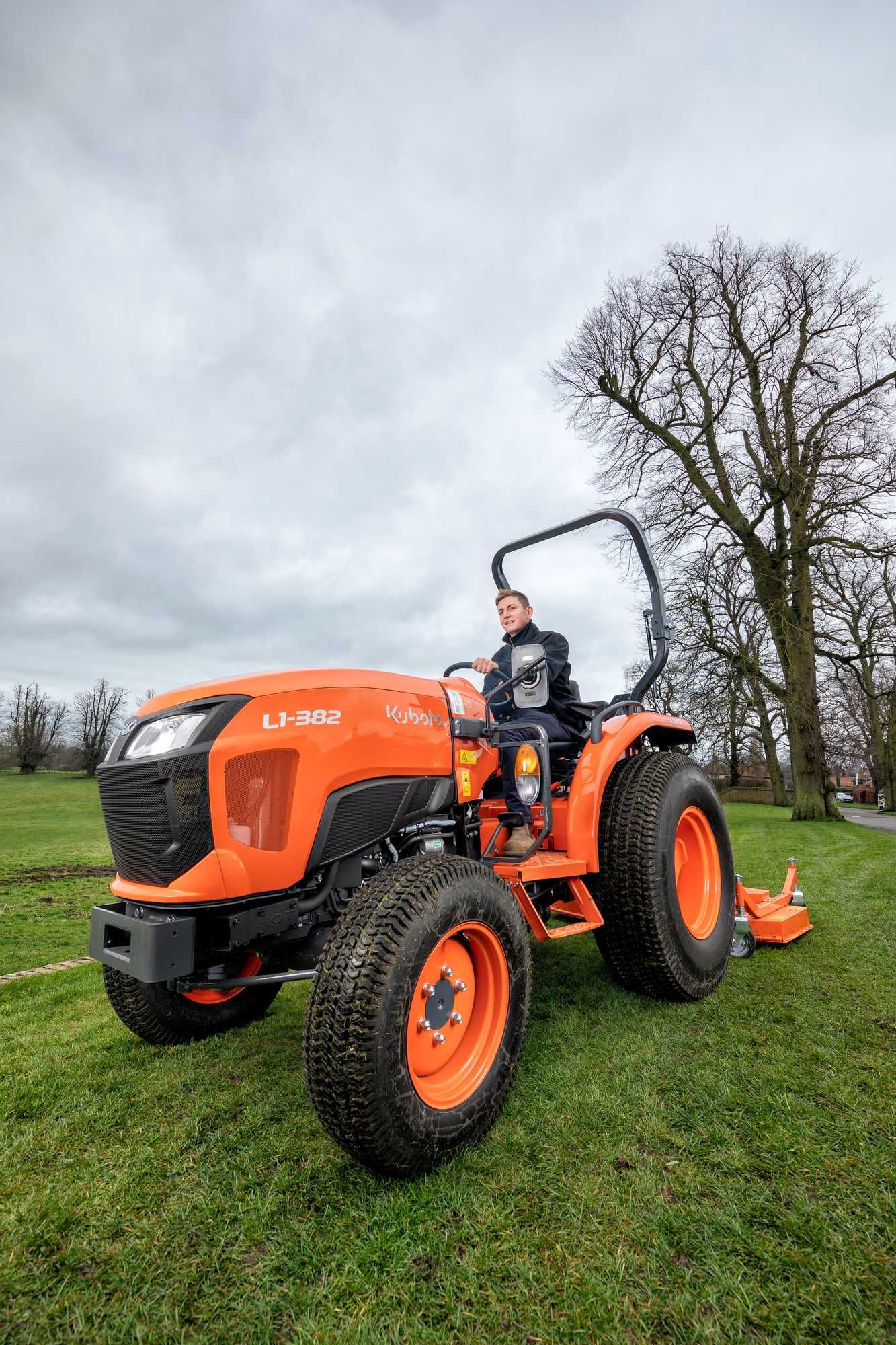 Ciągnik Kubota L1-382 tylny ROPS DOSTĘPNY