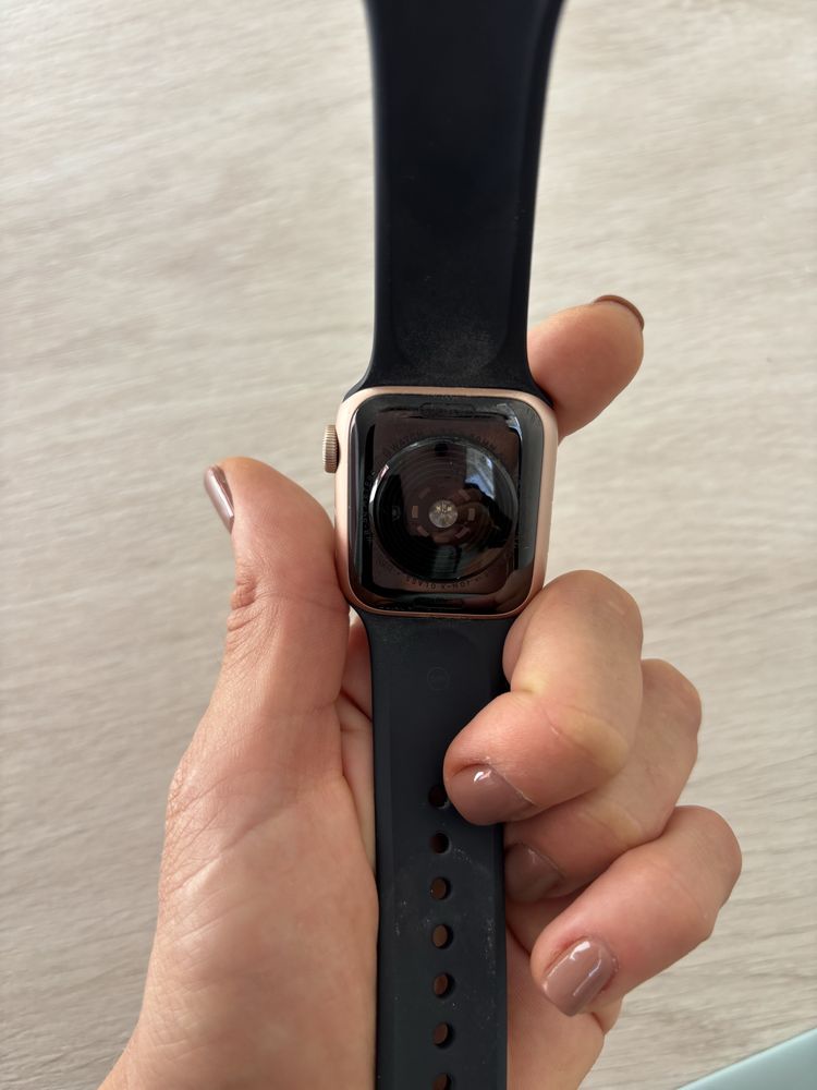 Apple Watch SE 40mm com pulseira adicional