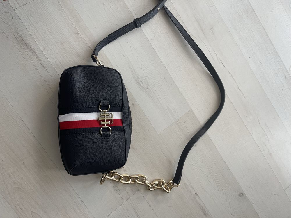 Torwbka firmy Tommy Hilfiger