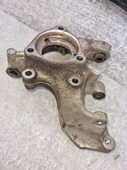 Цапфа задня ліва VW Tiguan 2 2018