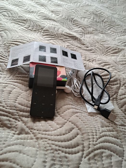 Odtwarzacz mp3 mp4 radio FM bluetooth USB słuchawki 16GB