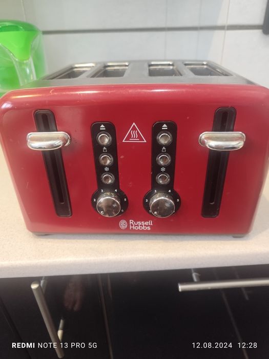 Тостер Russel Hobbs на 4 ломтика,красный
