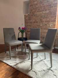 Szare tapicerowane krzesla- włoskie