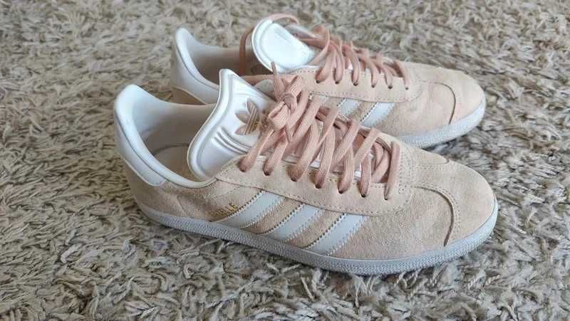 Adidas Gazelle 40
Muito pouco uso, usei uma vez