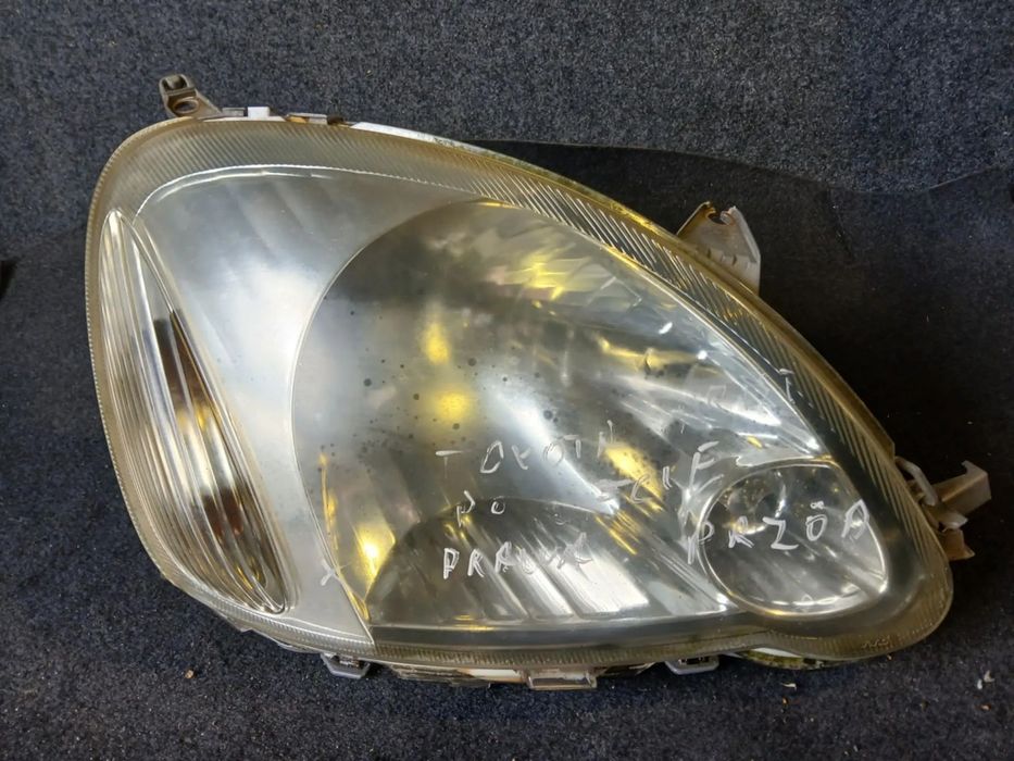 Toyota Yaris Lift Lampa przednia lewa, prawa