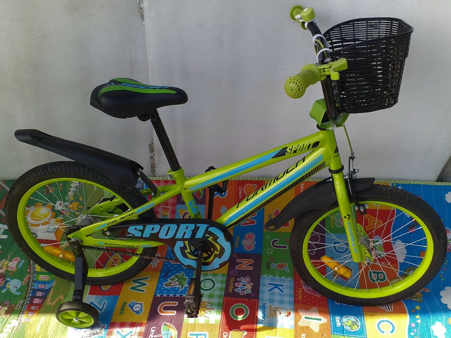 Продам детский спортивный велосипед Formula Cross на 18  почти новый.