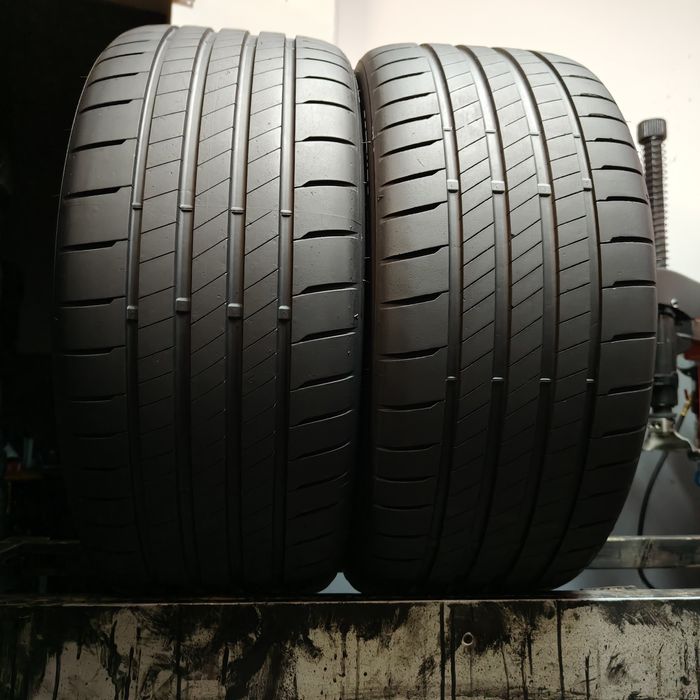 235/35/19 XL Sprzedam parę opon letnich Bridgestone