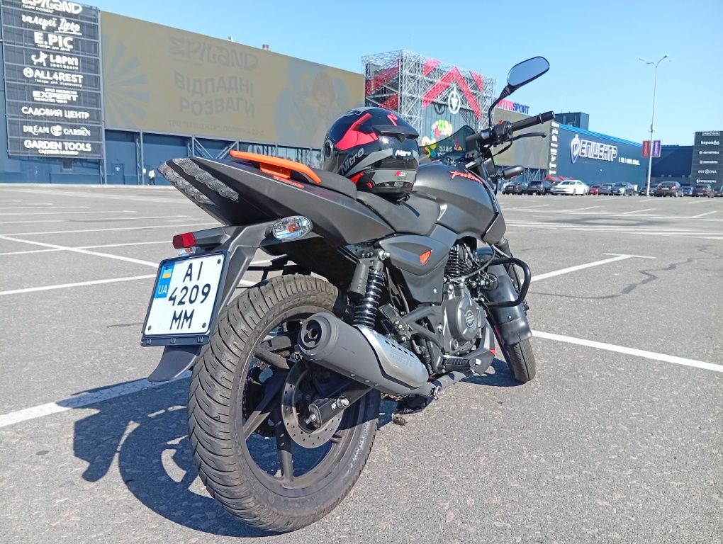 Мотоцикл Bajaj Pulsar 180 DTS-i