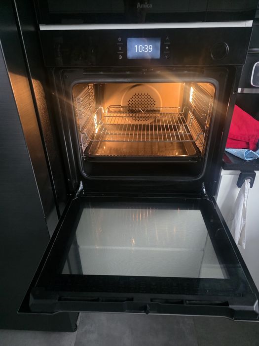Piekarnik Amica z dotykowym otwieraniem i funkcją pary
