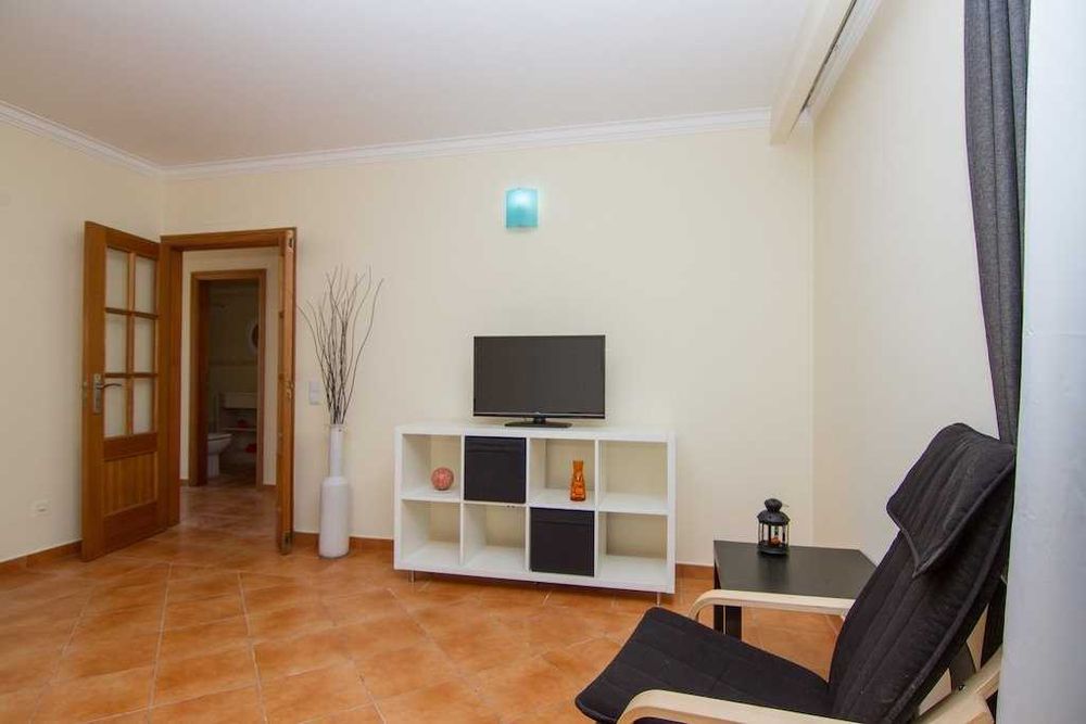 Moradia T1 - Condomínio SunHome, Portimão – Piscina, Jardim e Barbecue