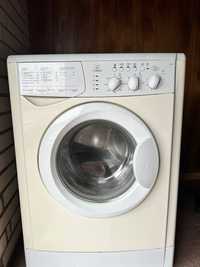 Продам на запчастини пральну машину Indesit Wil102
