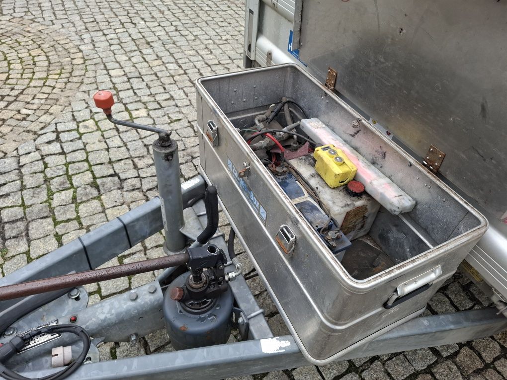 Przyczepka z kiprem, wywrotem. Unsinn.