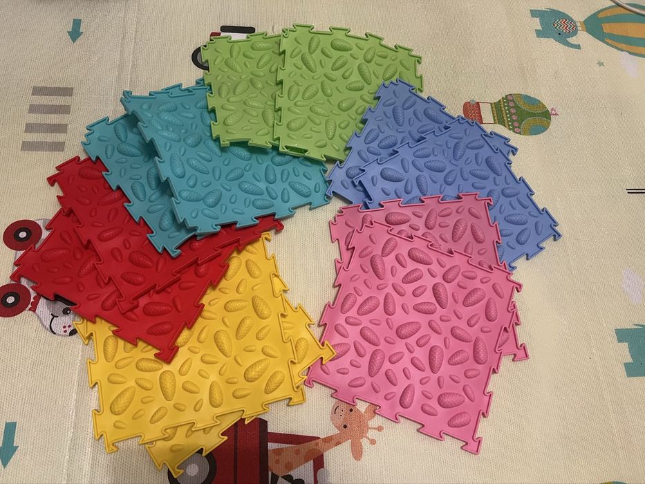 Ортопедичний масажний килимок  набір з 12 кольорових модулів