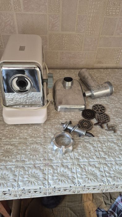 М'ясорубка електрична Turbo 1500