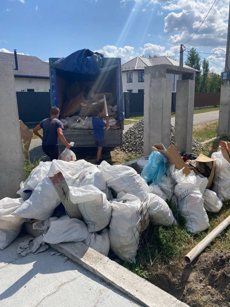 Вивіз мотлоху, хламу, сміття, коробок, диванів, гілок,