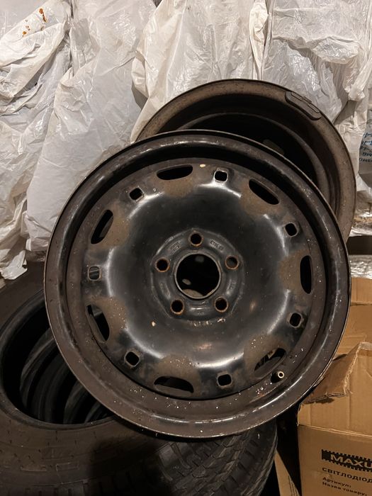 Сталеві диски 5*100 з літньою гумою