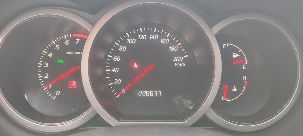 Suzuki Grand Vitara 2.0 LPG, lift, hak, 4x4, LED, dwa komplety opon