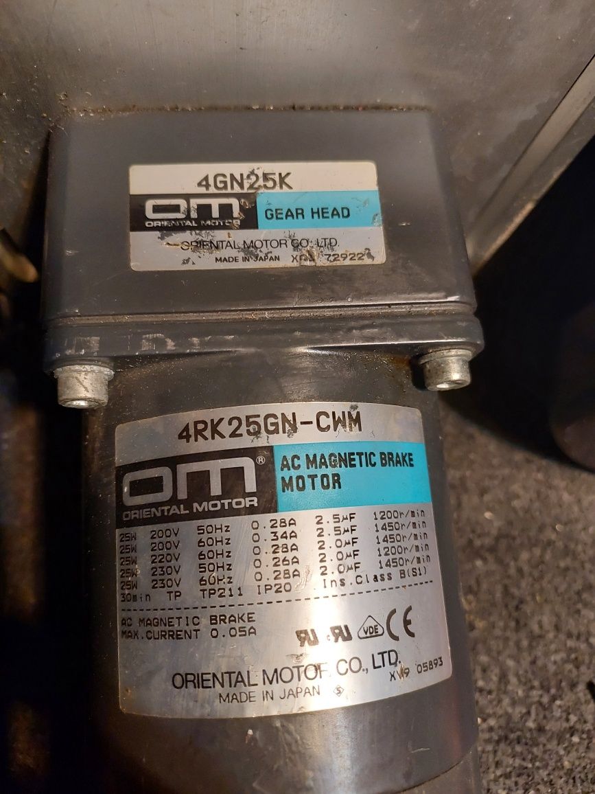 Oriental Motor 4GN25K 4RK25GN silnik z przekładnią z hamulcem