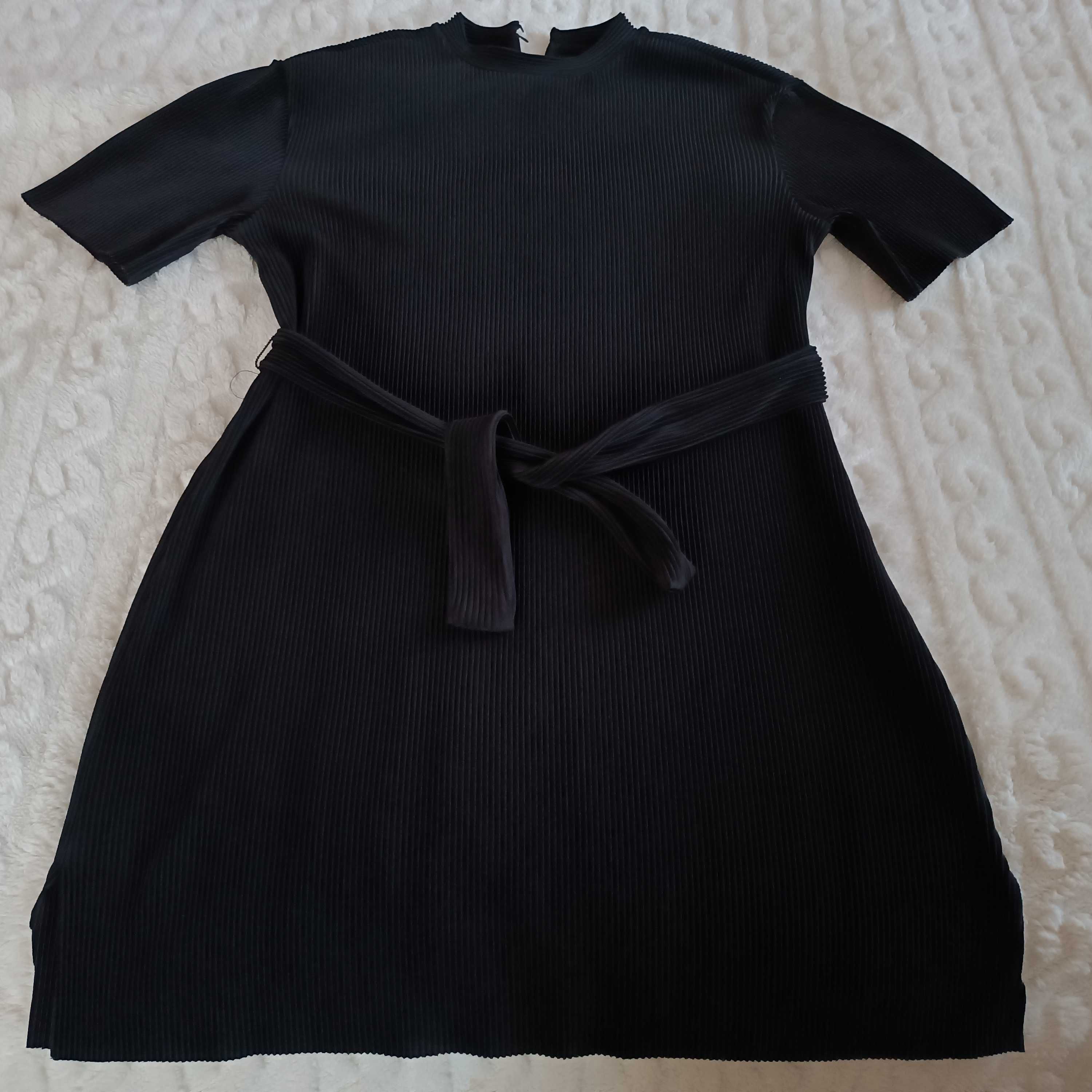 Sukienka czarna "Bershka" - XS