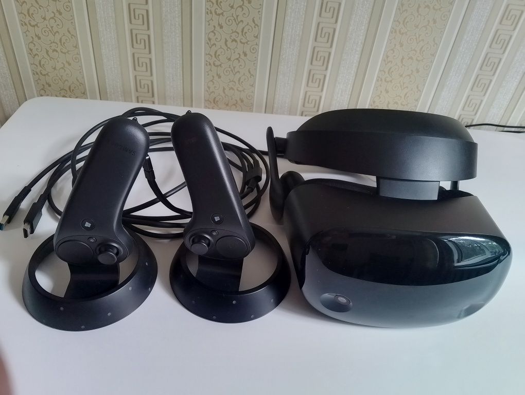Samsung HMD Odyssey Plus VR — гарний стан, повний комплект