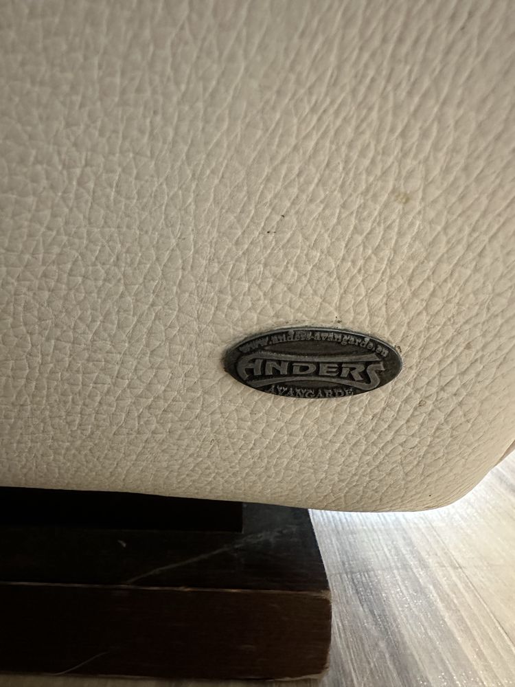 Sofa skórzana biala