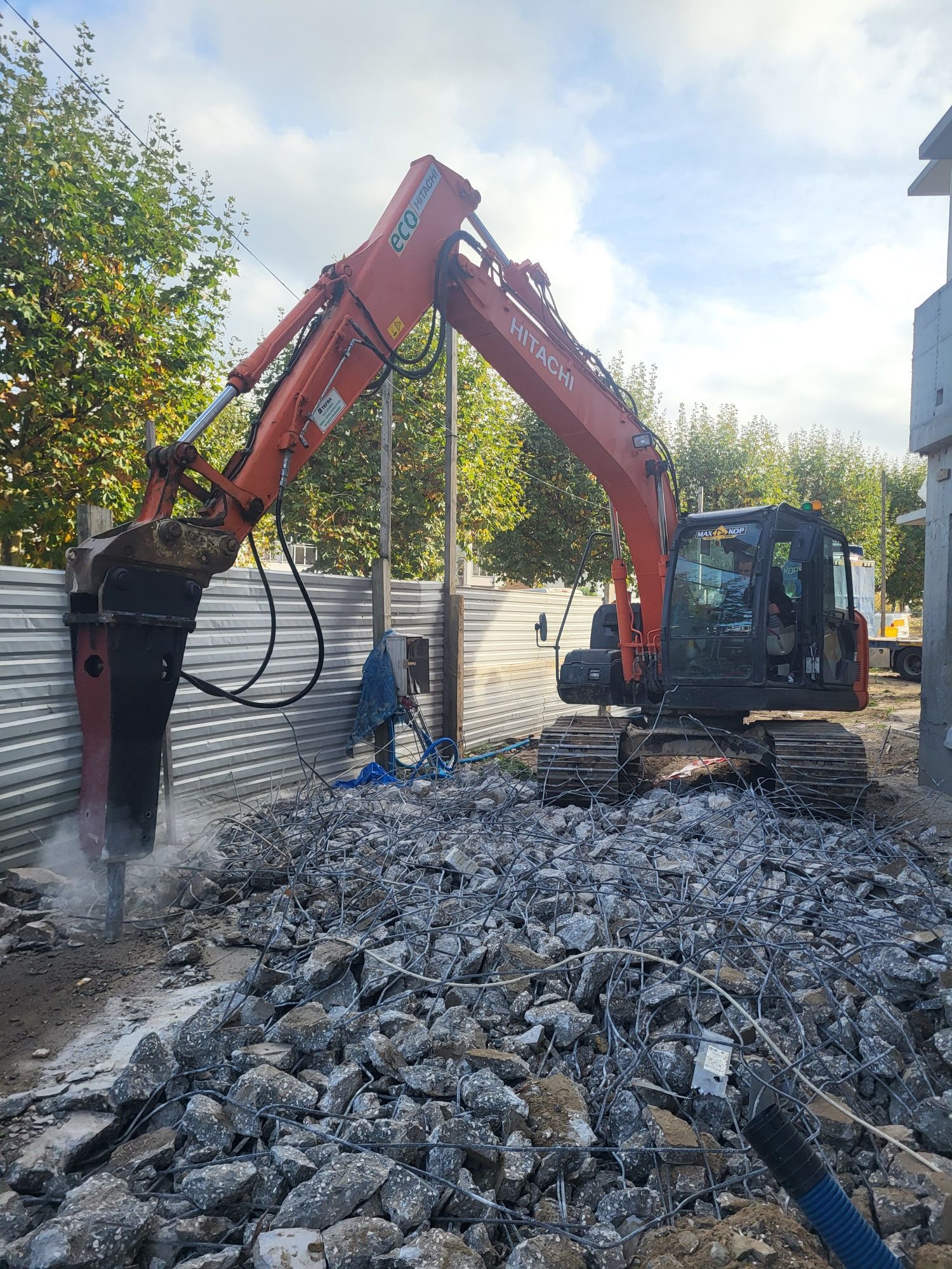 Kucie betonu, wyburzenia .transport ,roboty ziemne, ziemia , piasek