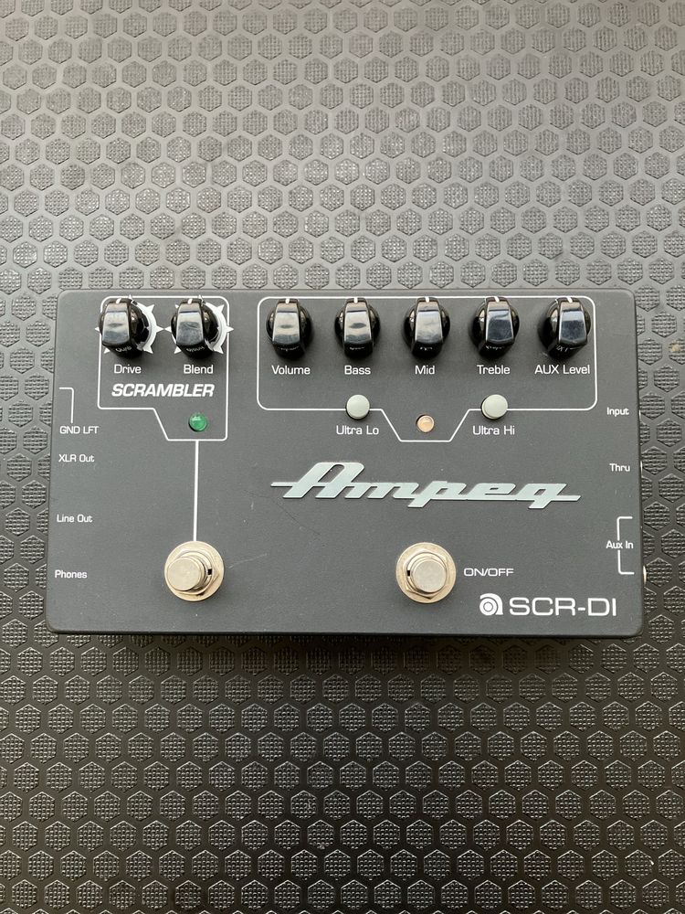 Ampeg SCR-DI Pedal de preamp e distorção para baixo