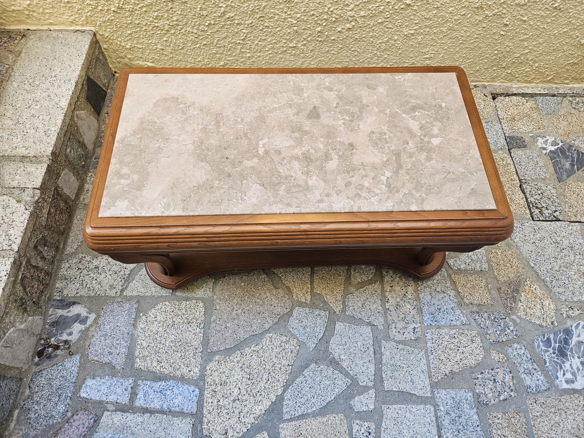 Mesa de centro com mármore