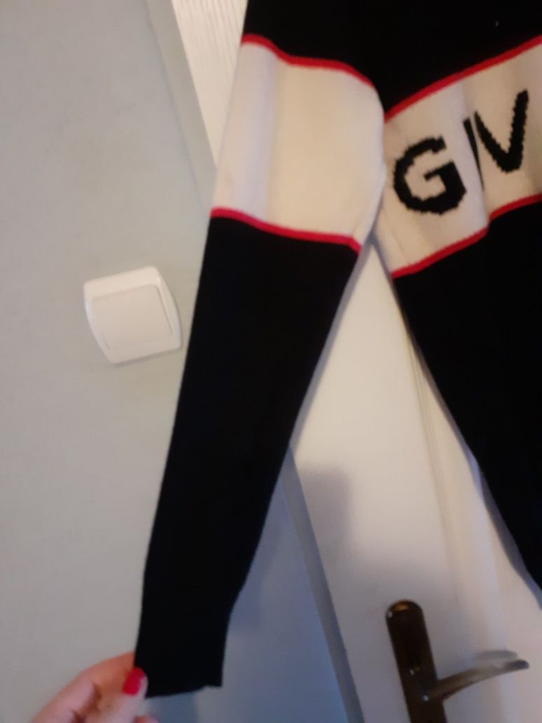 Sweter givenchy tanio