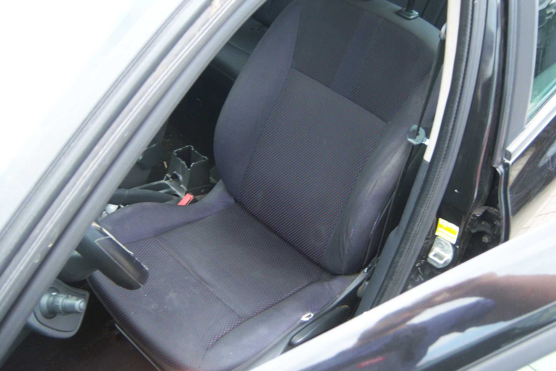Renault Clio III kombi fotel fotele komplet