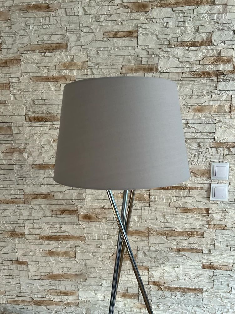 Lampa podłogowa