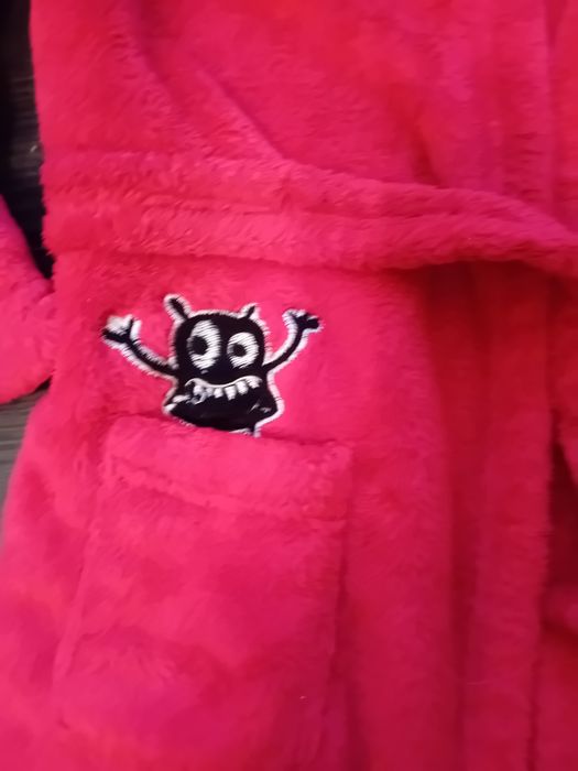 Szlafrok czerwony potwór