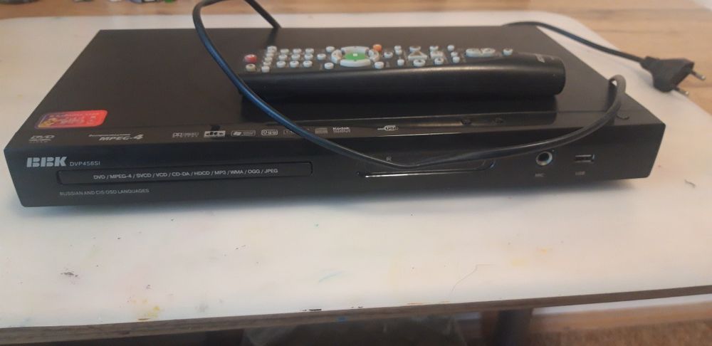 Двд плеєр BBK плюс мікрофон