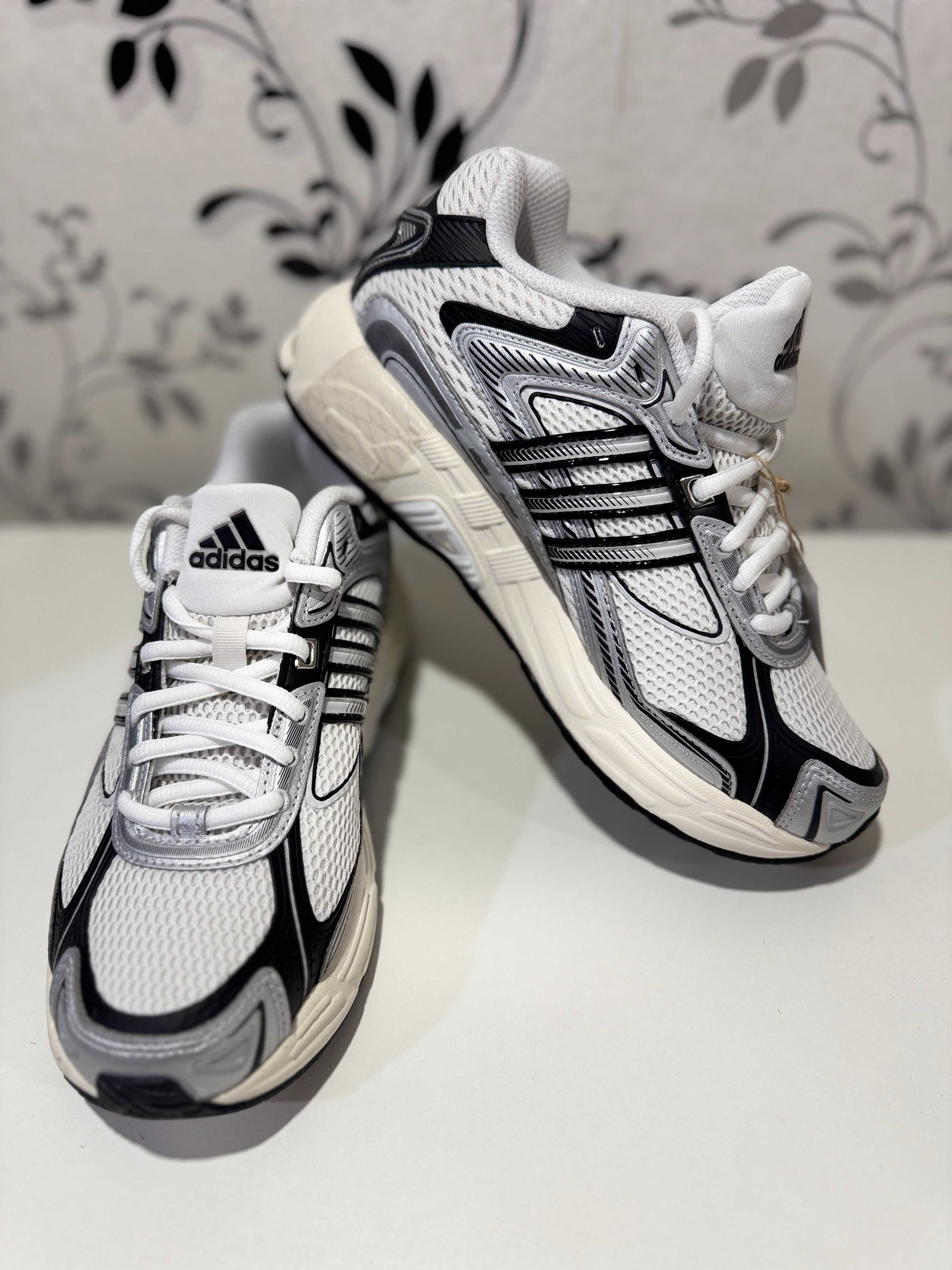 Кросівки Adidas Response CL IG6226, 39.5р.