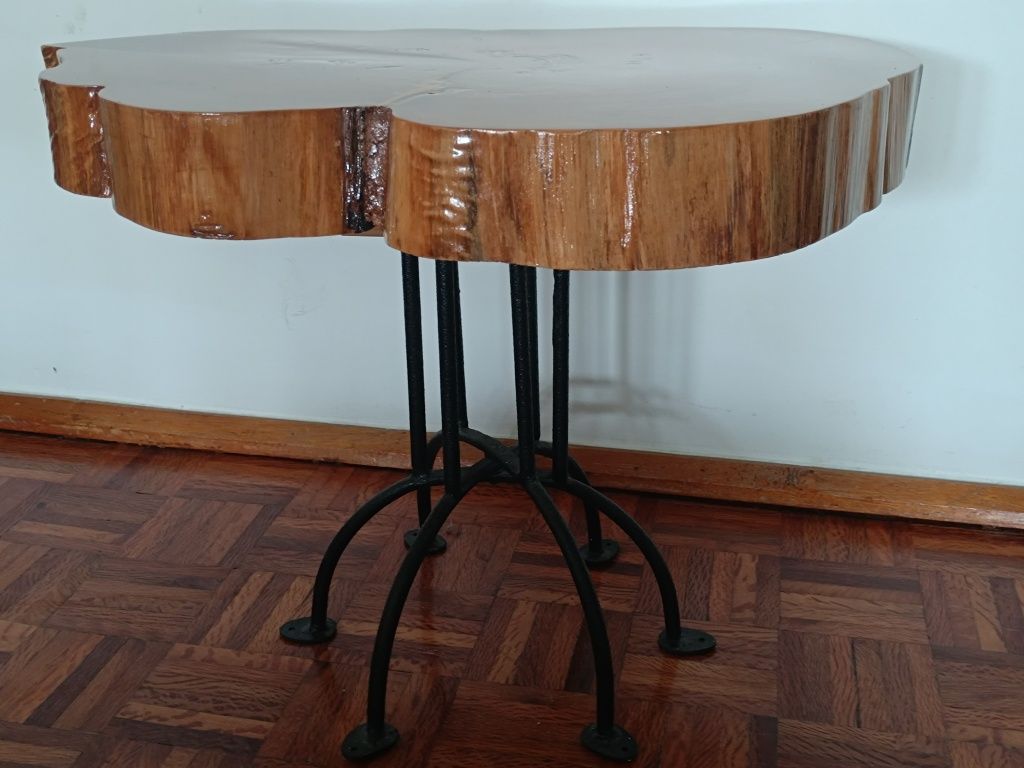 Mesa rústica pequena - Coffee Table