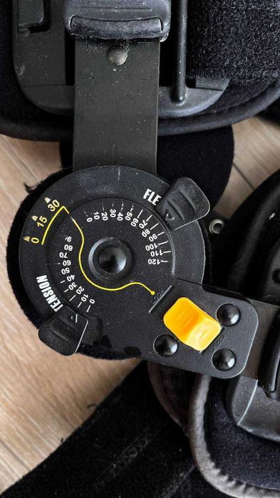 Stabilizator kolana EMO – regulowany, ortopedyczny