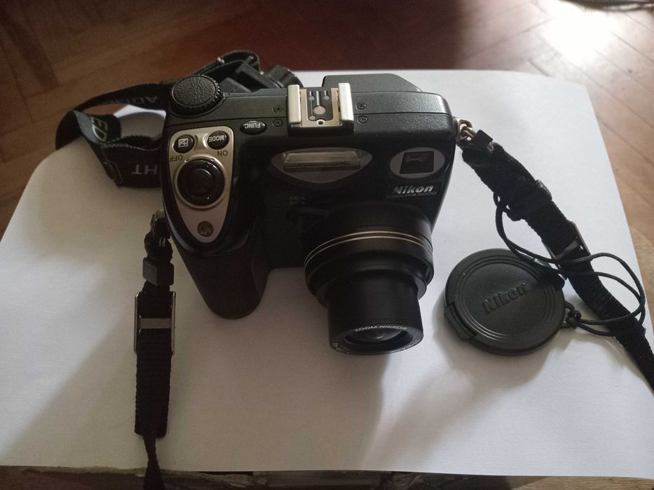 Продам цифровий фотоапарат Nikon Coolpix 5000 50% рабочий + аксесуари