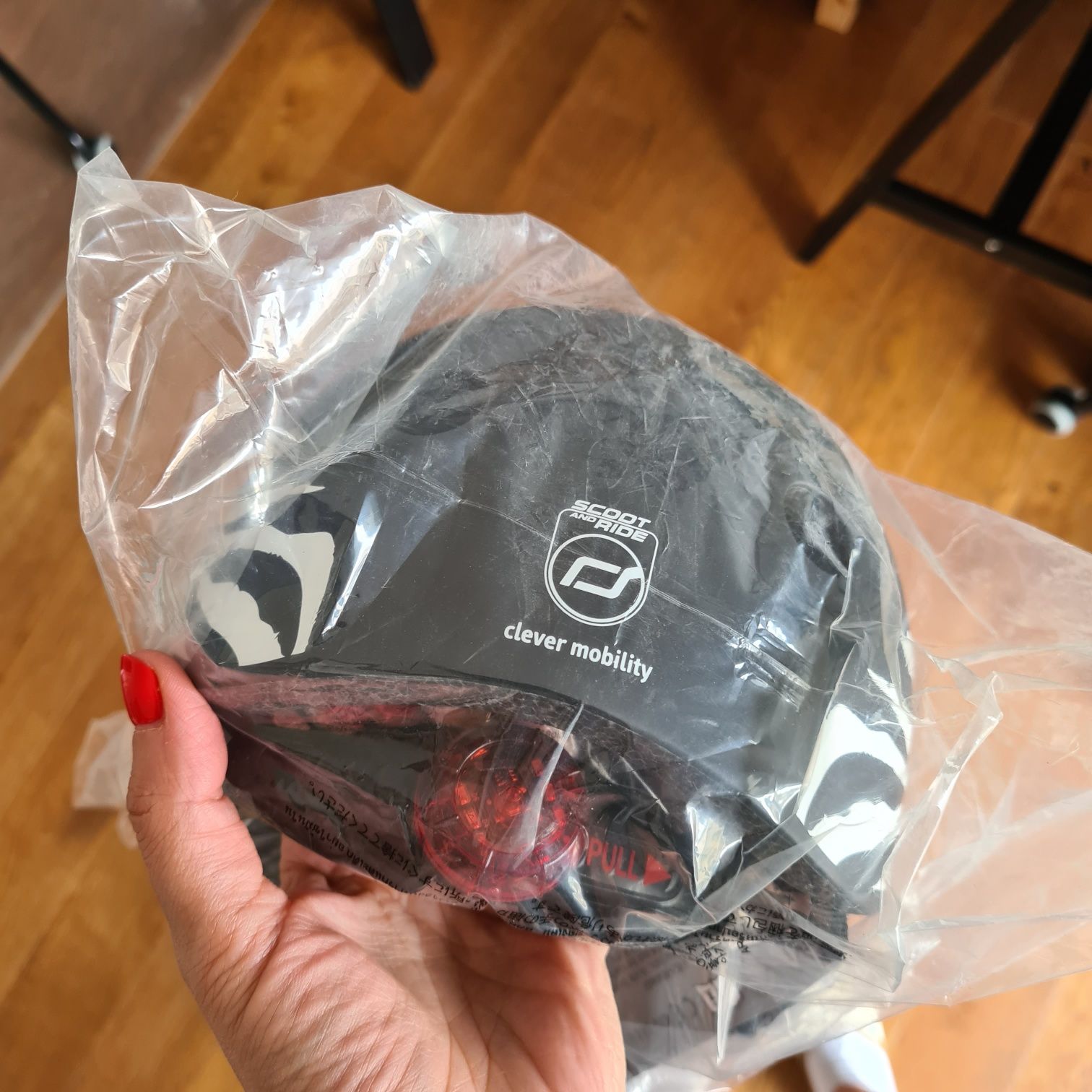 Nowy zapakowany kask scoot and ride czarny Zebra rozmiar XXS - S