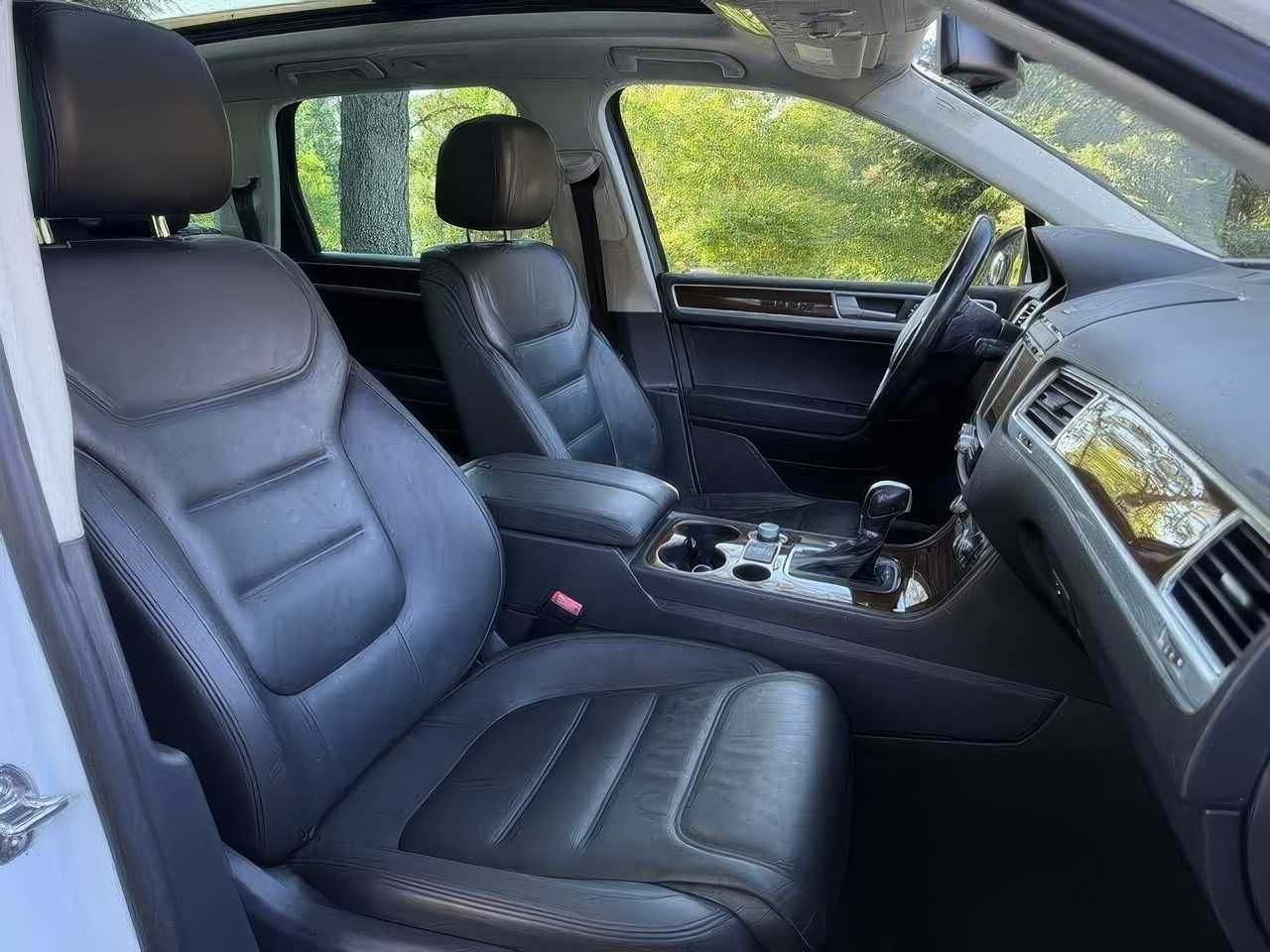 2015 Volkswagen Touareg VR6 Sport with Tech